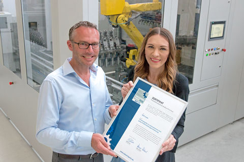 盖泽技术总监Marc Alber和生产计划项目经理Jasmina Brenner均获得了“ 2018年工业奖”证书。照片：盖泽公司