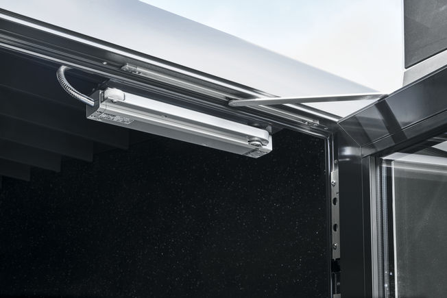 K 600 伸缩臂式开窗器 配备了伸缩臂式开窗器 K 600，在发生火灾时提供进气。