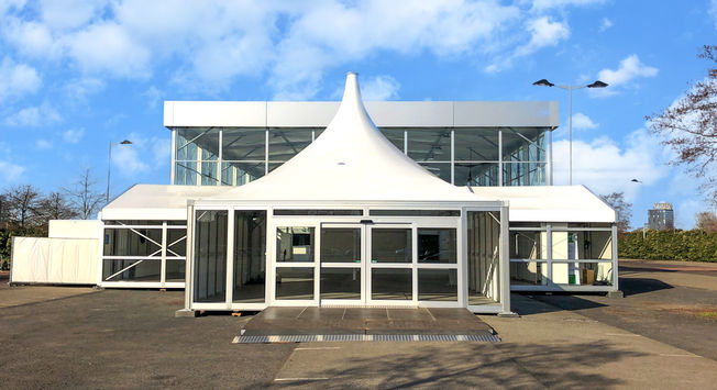  Barrier-free and safe access to the vaccination tent.