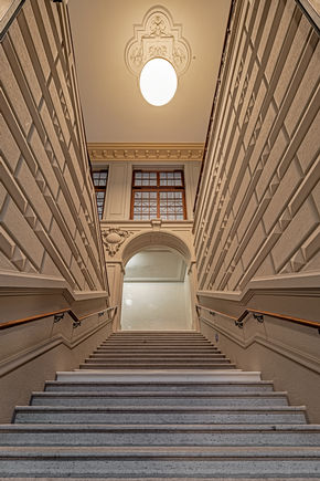 Innenbereich Bahnhof Montreux Historische Treppe Bahnhof Montreux