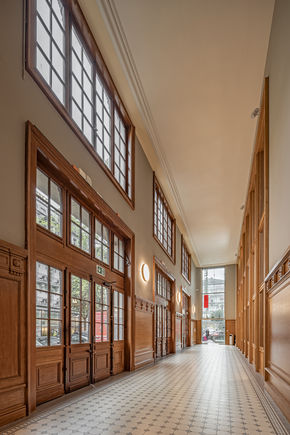 Montreux railway station Chain drive for large and heavy window elements that need large opening widths