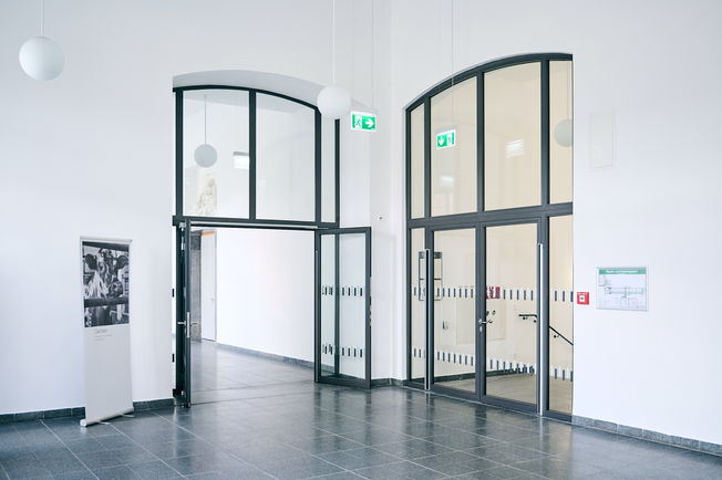 TS 5000 R-ISM，曼海姆城堡大学 曼海姆城堡大学双扇门上的闭门器 TS 5000 R-ISM