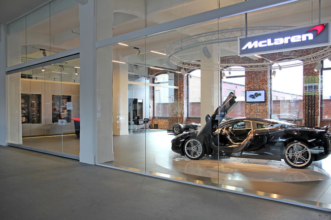 MSW System at the McLaren Showroom Frankfurt Various applications of the GEZE MSW and maximum transparency set the proper stage.
