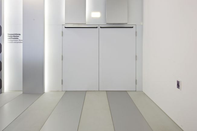 平开门机 - TSA 160 NT, 慕尼黑宝马博物馆 TSA 160 NT 内置了遇阻回弹，它探测到障碍物后返回开启位置。 另外，还具有推即走功能，手动轻微按压门扇后，可以触发门机自动装置。