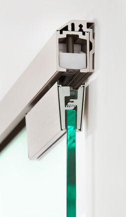 Perlan 140 带玻璃门夹 带单侧或双侧缓冲装置玻璃门夹的 Perlan 140 特写