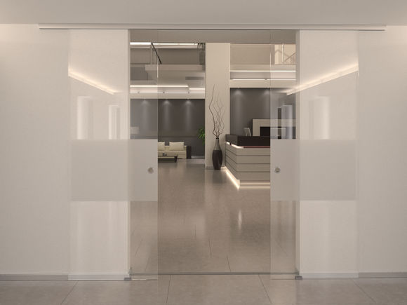 平移门系统 Levolan 60, 安装在一家酒店中 平移门配件 重 60 kg 的沉重玻璃门扇，带单侧或双侧减震，用于们，使门轻柔地制动并自动移动到末端位置