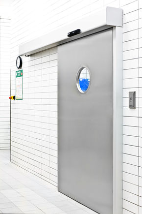 自动平移门机 Powerdrive 安装在 VGH Versicherungen Hannover 公司 自动直线型平移门系统 带有动力强大的门机，用于大型和重型门扇，开门角度大