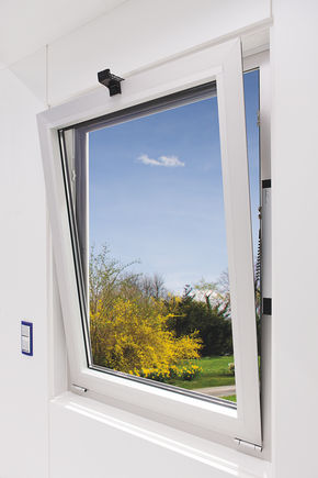 Chain drive Slimchain, Power lock locking drive Chain drive in attractive design with numerous possible applications in 24 V version, installed in a residential building