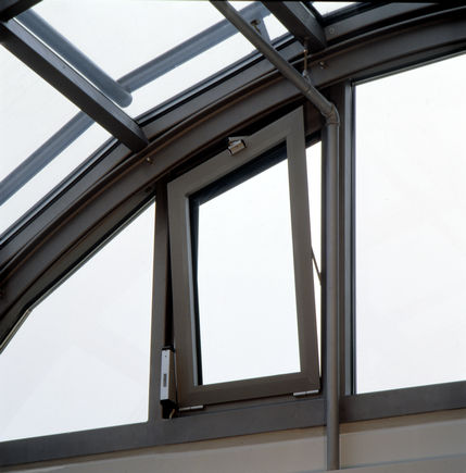 Opening drive - OL 100 with E 212, heart centre Smoke and heat extraction system and window technology, electric linear drive for Slimline skylight openers