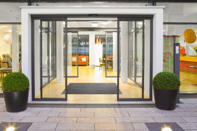 自动平移门机 SL-BO, 安装在 AWO 自动平移门系统 用于具有紧急逃生功能的紧急疏散和救生通道