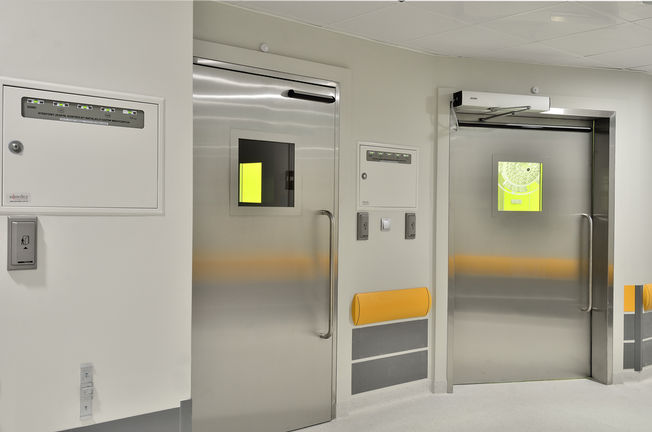 TSA 160 NT - 适用于重量最大达 250 kg 的门的电液平开门机, TSA 160 NT IS 的自动系统是一套有集成式无形顺闭器的平开门系统。