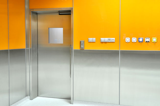 TSA 160 NT 华沙儿童医院 TSA 160 NT IS 的自动系统是一套有集成式无形顺闭器的平开门系统。