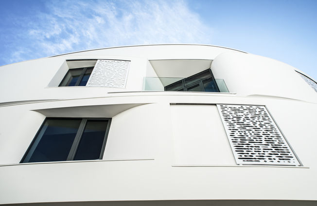 KADO KARIM 豪华住宅设施 无论是在公共或私人领域、在或大或小的项目中、在新的或现有的楼宇中，盖泽的这些解决方案使居民、用户以及楼宇的运营商的日常生活变得更加轻松。