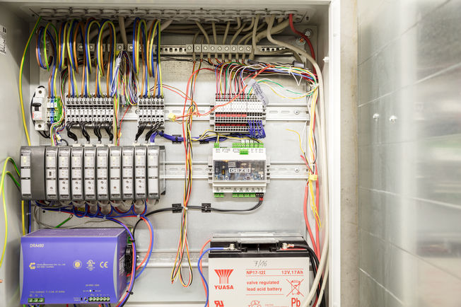 MBZ 300 Vector Systems 公司安装的 MBZ 300 确保在发生火灾时的启动窗，以也可用于日常通风模式。