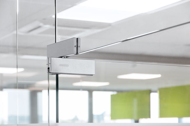 盖泽修补配件 全玻门上带可拆卸轴承螺栓的上部地面安装地沉轴特写