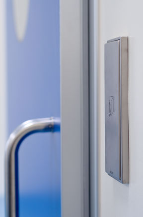 ECdrive H, LS 990，医院门 