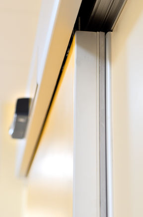 自动平移门 ECdrive H，特别是安装在位于波兰 Rzeszów 的 Asklepios 医院 自动直线型平移门系统 用于对卫生要求很高的领域