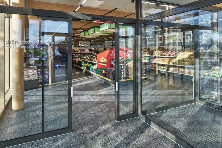 GEZE offers presence detectors for a wide variety of door types and applications. With the right questions, we can help you find the right sensor solution – so your automatic door offers the best possible safety in use.