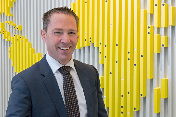 接受采访的杰拉尔德·哈斯（Gerald Haas）