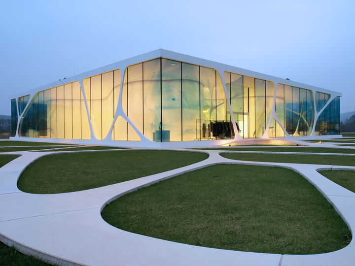 Ultra-modern glass façades: The Leonardo Glass Cube in Bad Driburg.