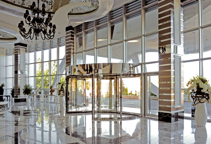 TSA 395 automatic revolving door from GEZE at the Q Premium Resort in Antalya