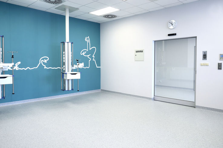 华沙儿童纪念健康研究所的手术室安装了气密门