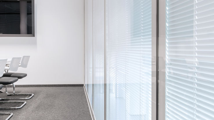 Meeting room with smart, integrated shading solution