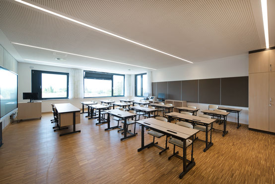 维也纳 Grundäckergasse 中学校区教室视图