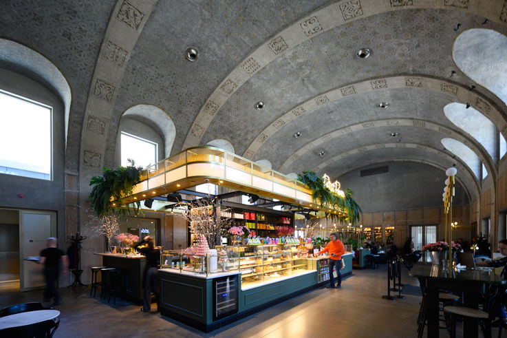 Modern café in a historic building with high, vaulted ceilings