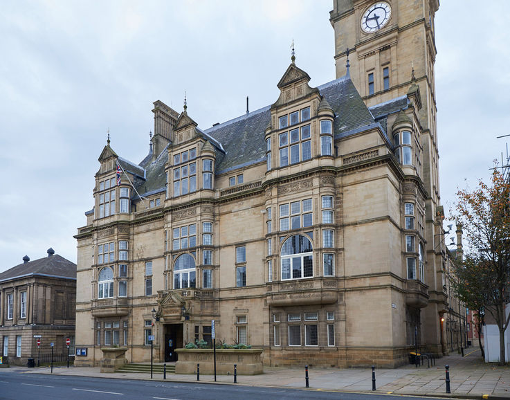 GEZE provides preventive fire protection in Wakefield town hall - GEZE has equipped Wakefield town hall with state-of-the-art fire protection doors. Photo: GEZE GmbH