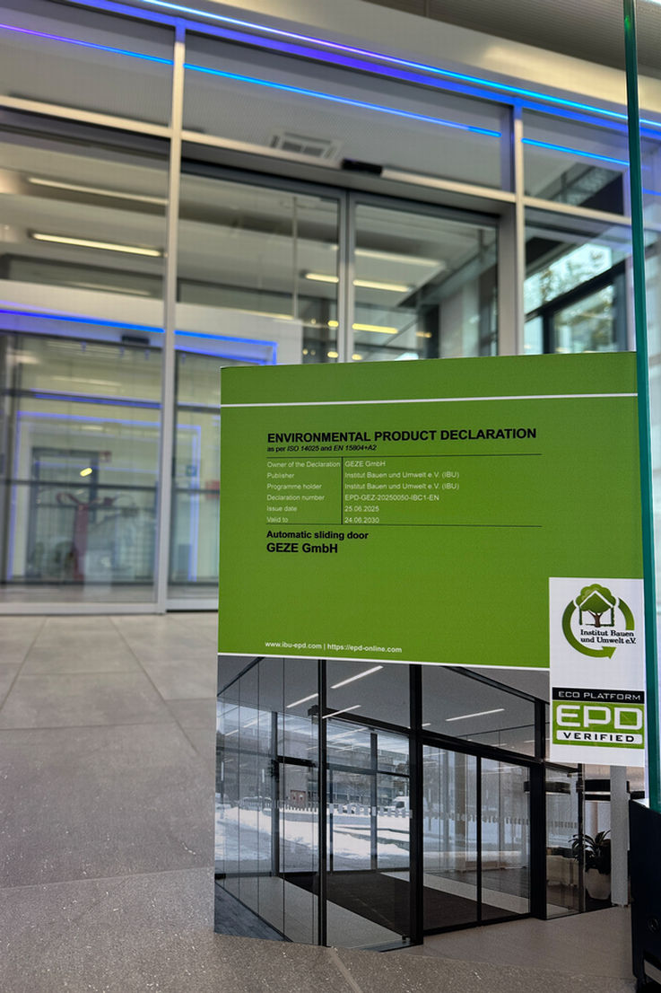 Handover of the EPD Certificate by the IBU