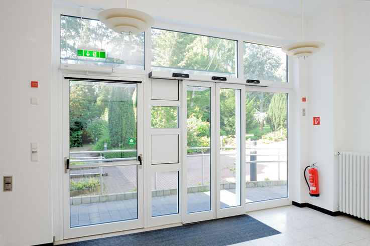 Securing the emergency exits - safety technology for emergency exits - 